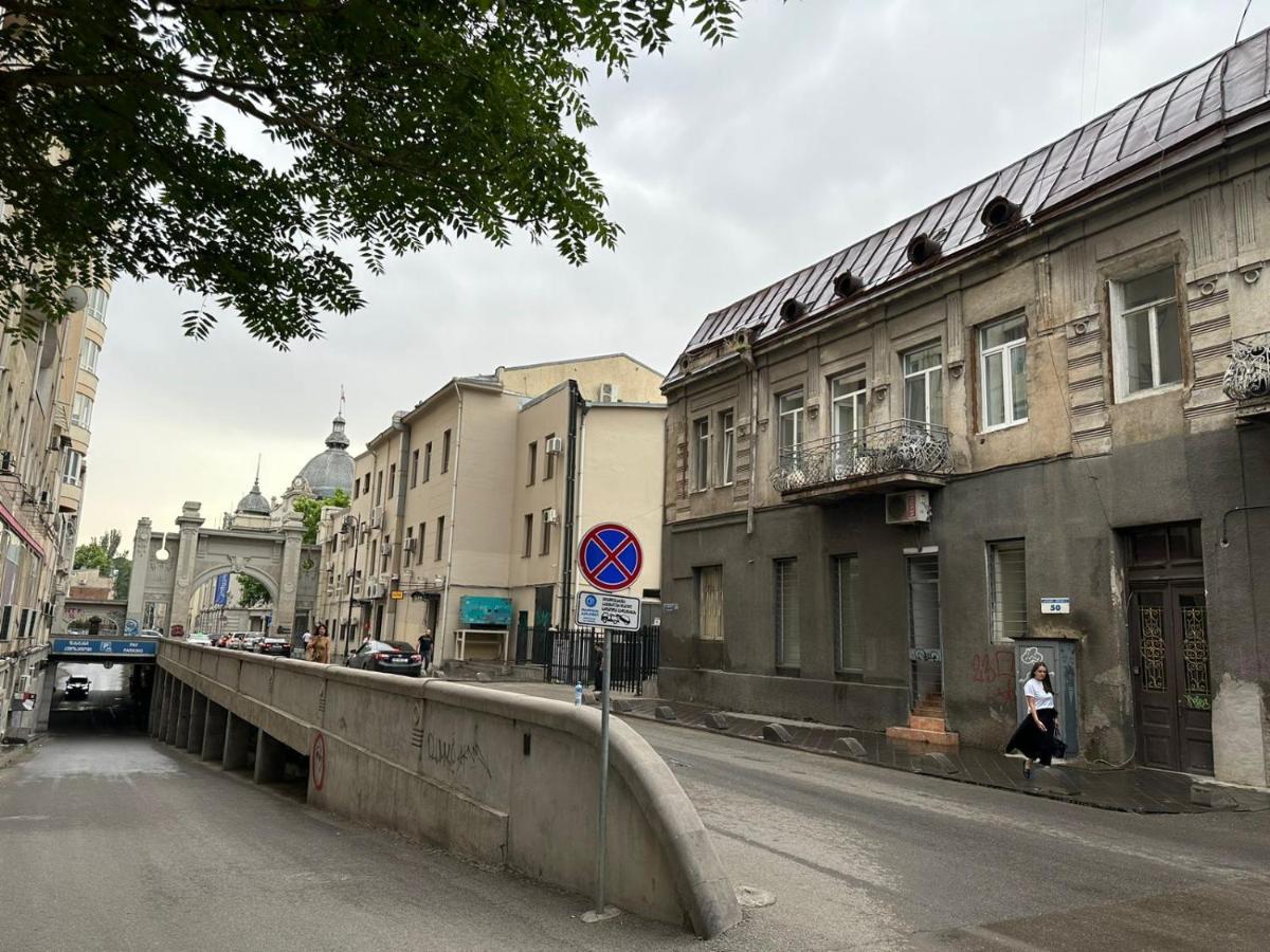Apartment In The Center Of Tbilisi Eksteriør bilde